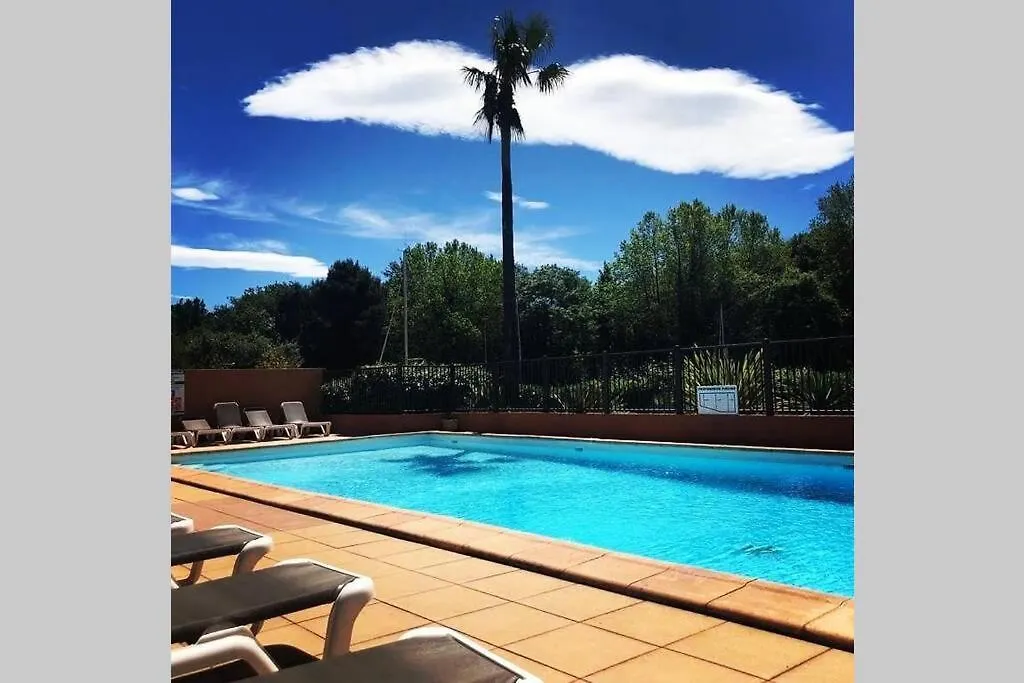 2 Bedrooms, 15 Min Walk To Beach, Ac, Pool & Fiber Internet In A Quiet, Private Gated Domain 5Kms To St Tropez Cogolin