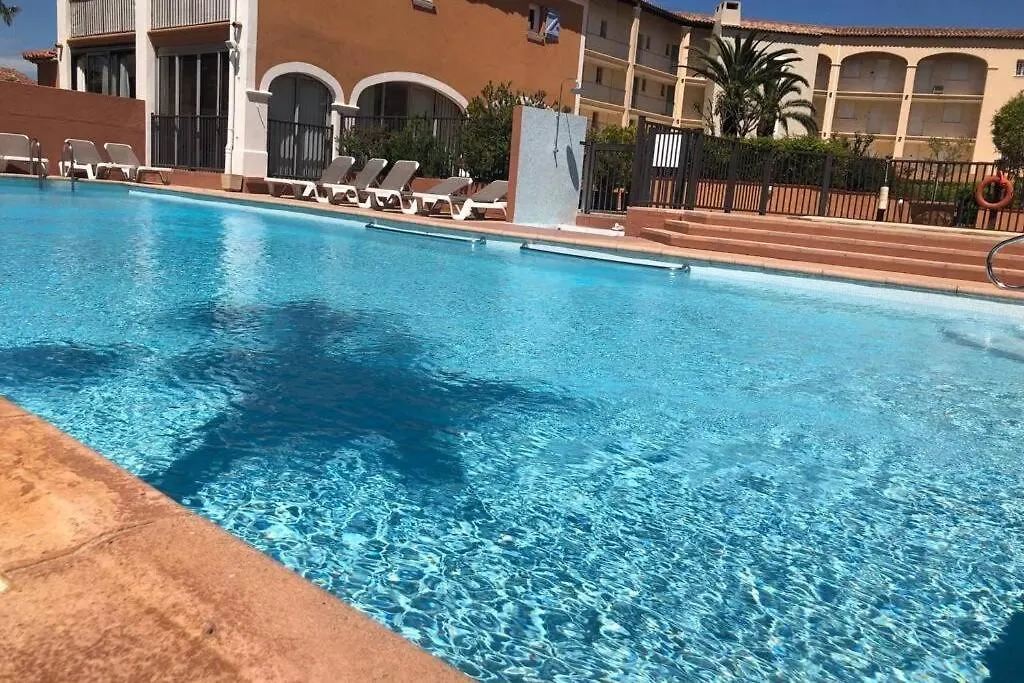 Apartment 2 Bedrooms, 15 Min Walk To Beach, Ac, Pool & Fiber Internet In A Quiet, Private Gated Domain 5Kms To St Tropez Cogolin France