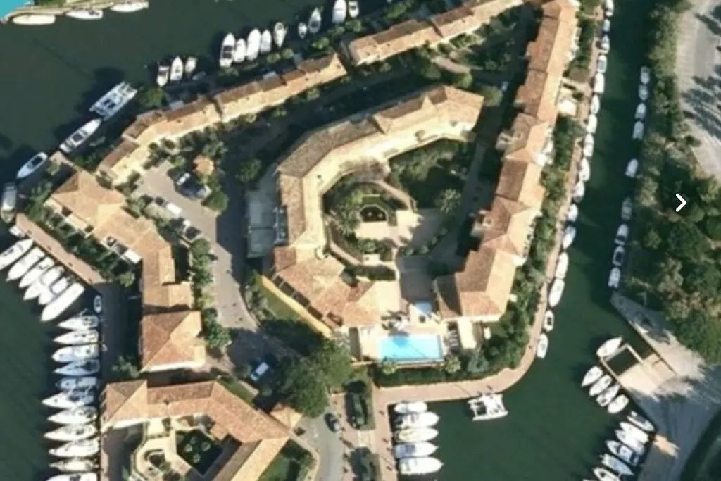 Apartment 2 Bedrooms, 15 Min Walk To Beach, Ac, Pool & Fiber Internet In A Quiet, Private Gated Domain 5Kms To St Tropez Cogolin