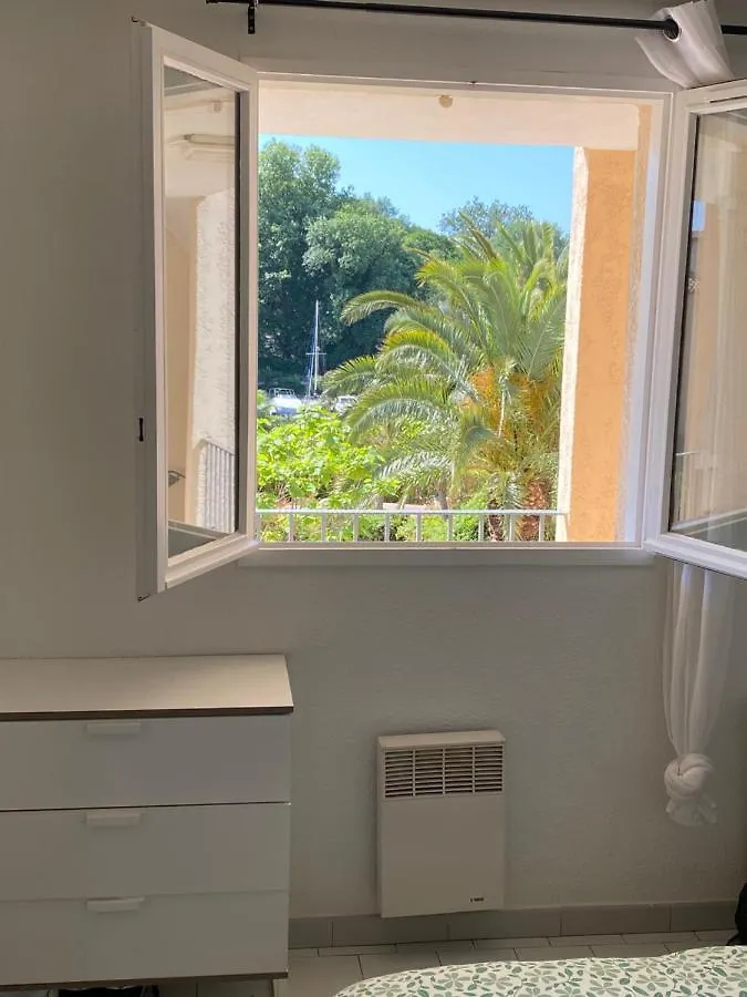 2 Bedrooms, 15 Min Walk To Beach, Ac, Pool & Fiber Internet In A Quiet, Private Gated Domain 5Kms To St Tropez Cogolin Francie
