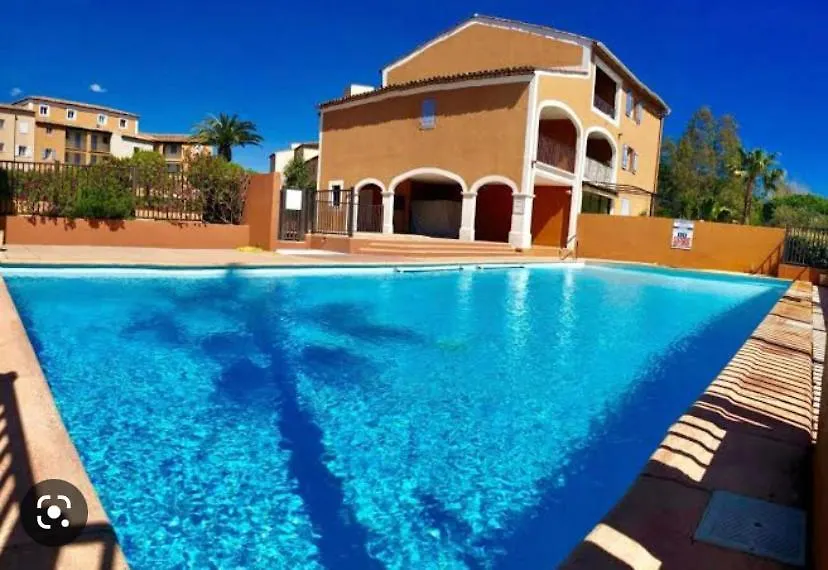 2 Bedrooms, 15 Min Walk To Beach, Ac, Pool & Fiber Internet In A Quiet, Private Gated Domain 5Kms To St Tropez Cogolin