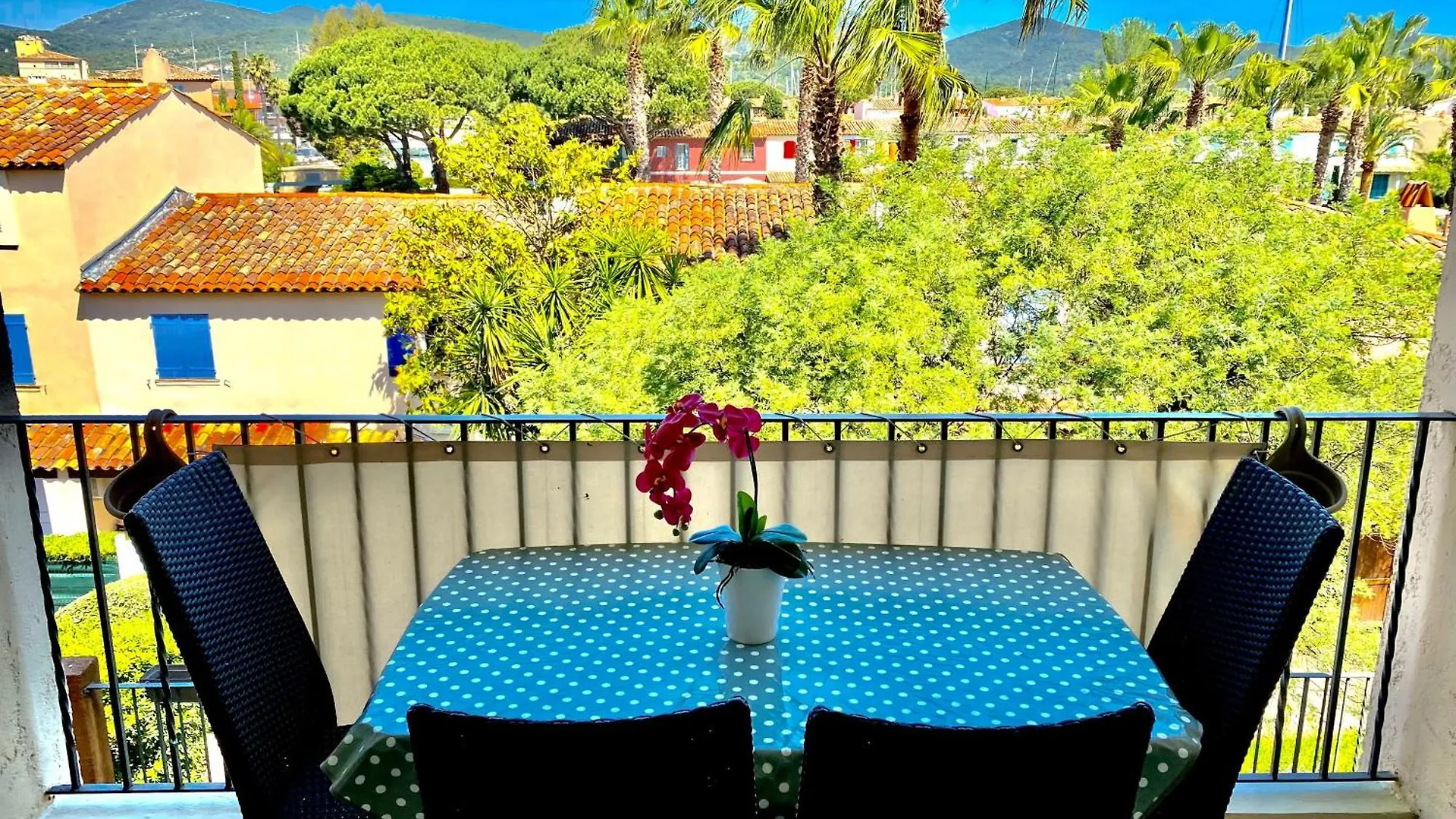 Apartment 2 Bedrooms, 15 Min Walk To Beach, Ac, Pool & Fiber Internet In A Quiet, Private Gated Domain 5Kms To St Tropez Cogolin France