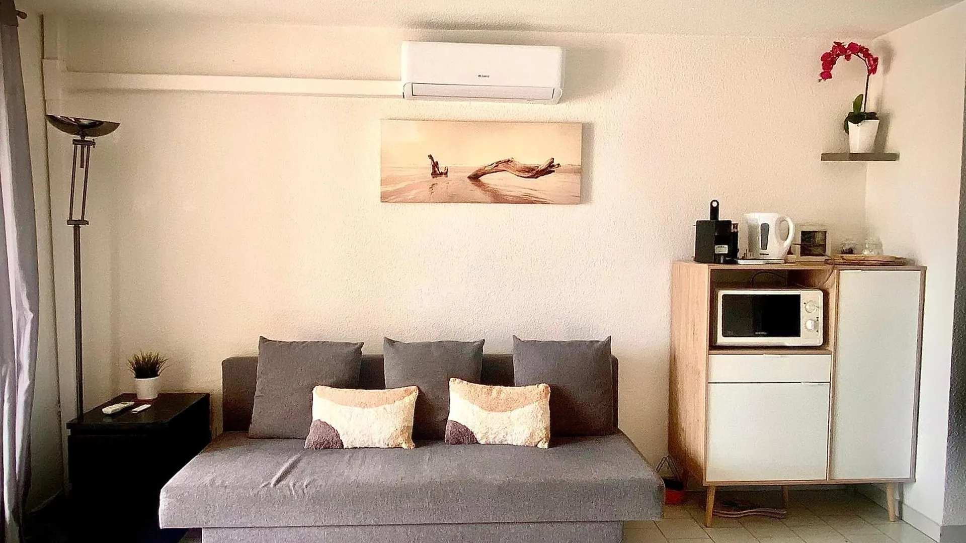 Apartment 2 Bedrooms, 15 Min Walk To Beach, Ac, Pool & Fiber Internet In A Quiet, Private Gated Domain 5Kms To St Tropez Cogolin