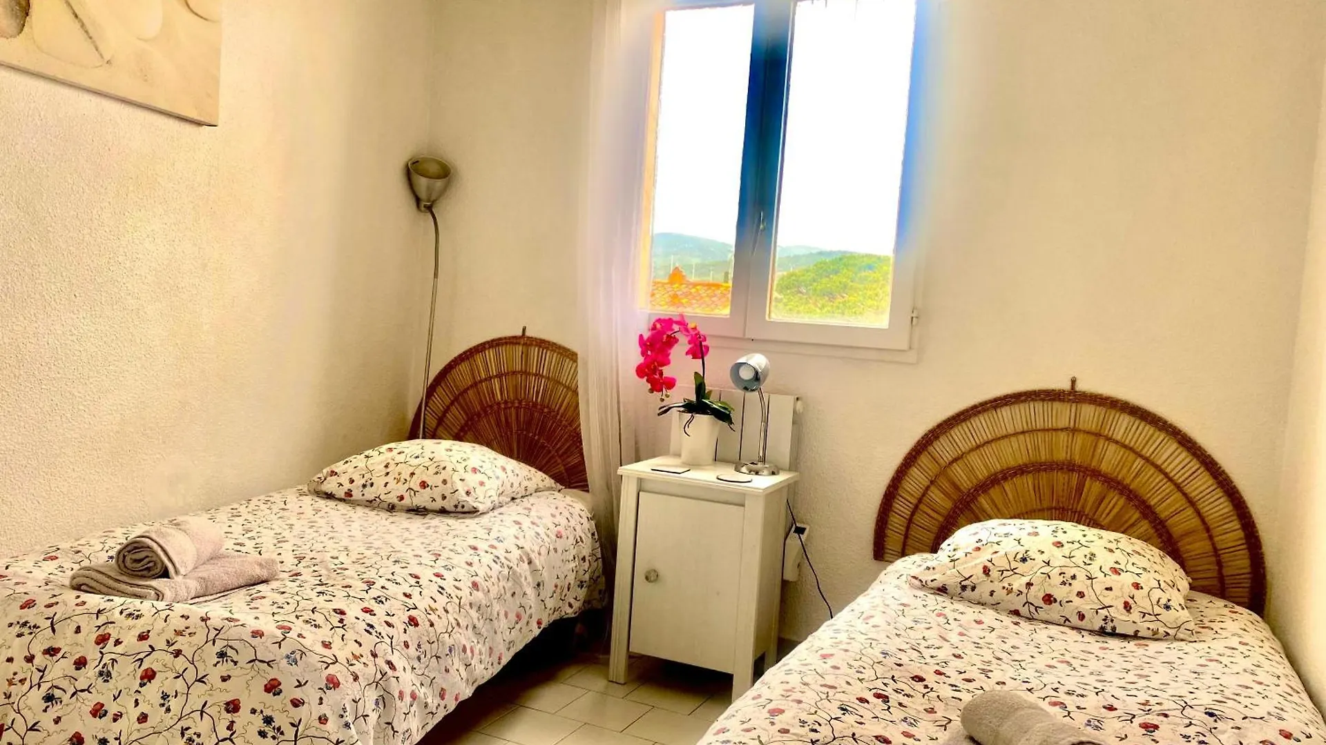 2 Bedrooms, 15 Min Walk To Beach, Ac, Pool & Fiber Internet In A Quiet, Private Gated Domain 5Kms To St Tropez Cogolin 0*,