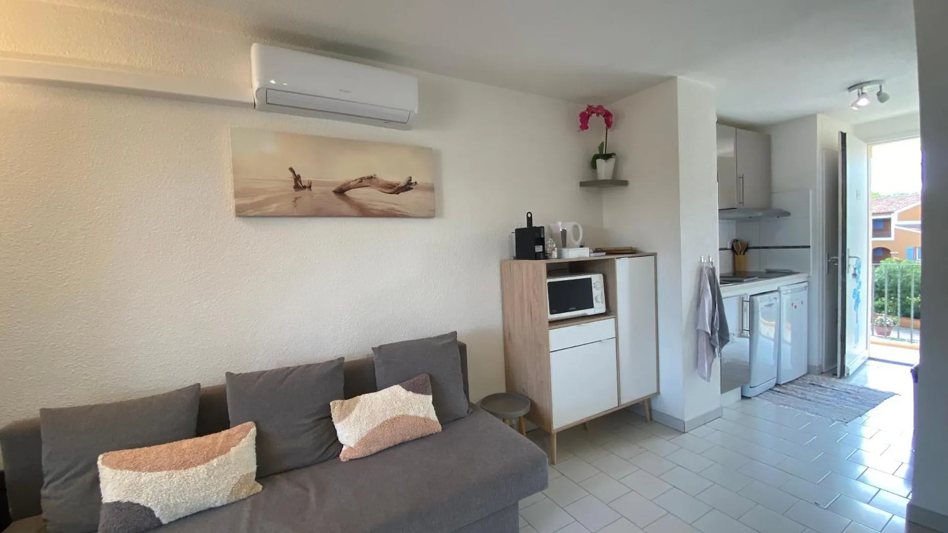 2 Bedrooms, 15 Min Walk To Beach, Ac, Pool & Fiber Internet In A Quiet, Private Gated Domain 5Kms To St Tropez Cogolin