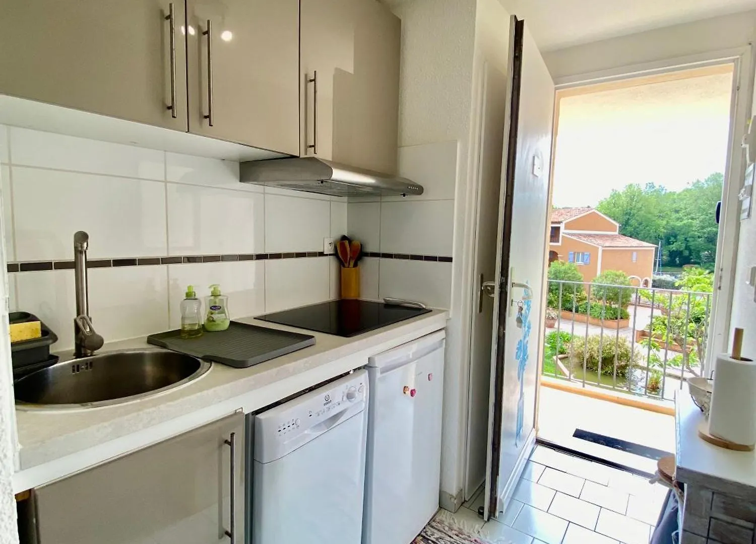 2 Bedrooms, 15 Min Walk To Beach, Ac, Pool & Fiber Internet In A Quiet, Private Gated Domain 5Kms To St Tropez Cogolin